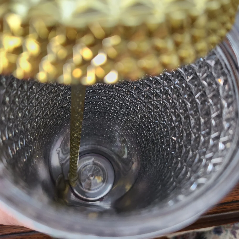 NWT Gold Textured Tumbler.  26 oz.  9 x 4.  Beautiful design and insulated. - Picture 3 of 5